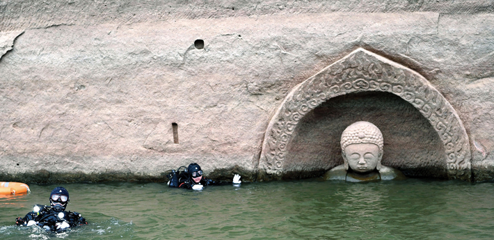 Trenches China Fuzhou Buddha Statue wide