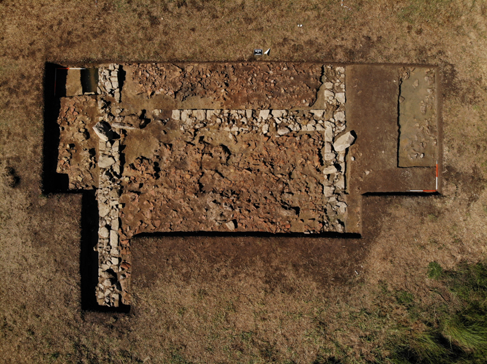 Stone foundations of temple building, Kleidi-Samikon, Greece (© ÖAW-ÖAI)
