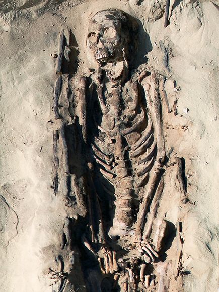 amarna-skeletons-malnutrition-burial 65213 600x450