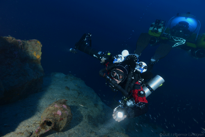 amphora-diver-submarine