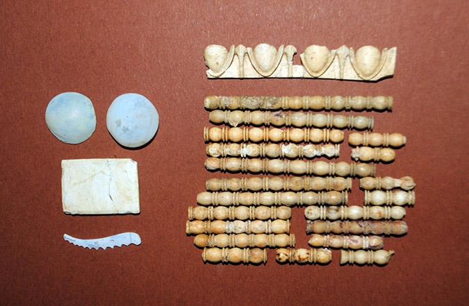 http://www.archaeology.org/images/News/1411/Amphipolis-coffin-decorations.jpg
