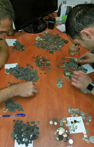 Israel-Looter-Arrested