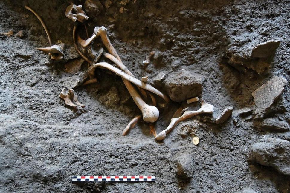 Italy Pompeii skeletons