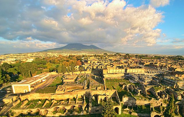 Italy Pompeii trash