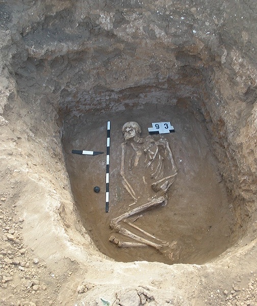 Yamnaya-Bronze-Age-Tomb