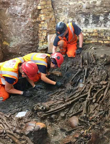 crossrails london plague skeletons burials
