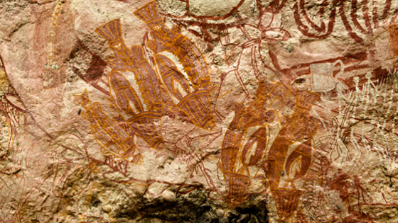 Animals are among the most common subjects of Aboriginal rock art in this part of Australia. The animals on Malarrak’s central panel also document a changing environment. The detailed colored fish suggest a wet climate and the emergence of freshwater wetlands in the area, while the kangaroo between and under them suggests a pervious drier period. Among other subjects, a crocodile and drinking mug are visible at right. 