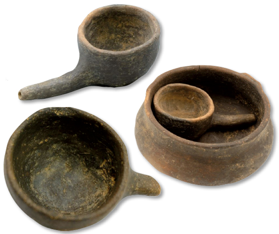 Artifact Germany Bronze Age Ceramic Bottles