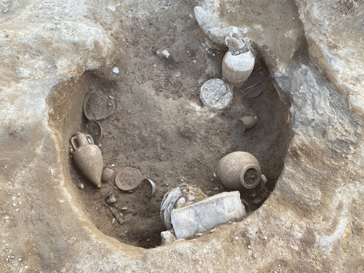 Digs Etruscan Crown Excavation