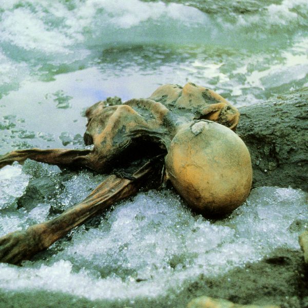 Otzi frozen mummy