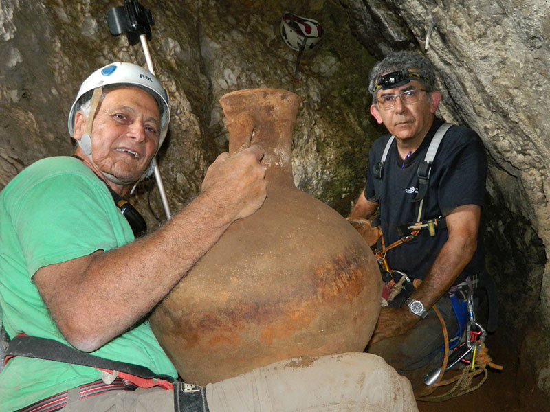 Galilee cave amphorae