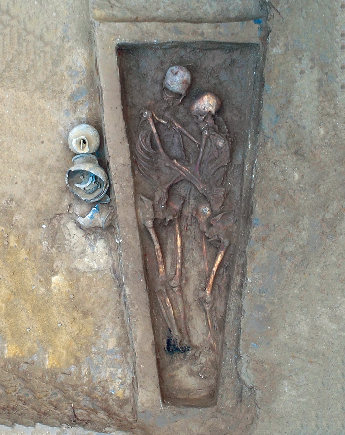 SO21 Digs China Couple Burial