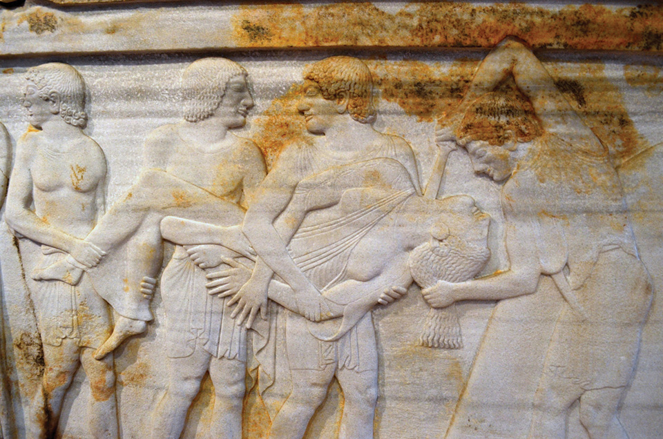 The polyxena sarcophagus depicts a scene from the Trojan War